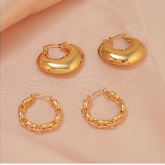 🔥 2 pair of Huggy Chunky Dangle Earrings-NWT - Picture 4 of 7